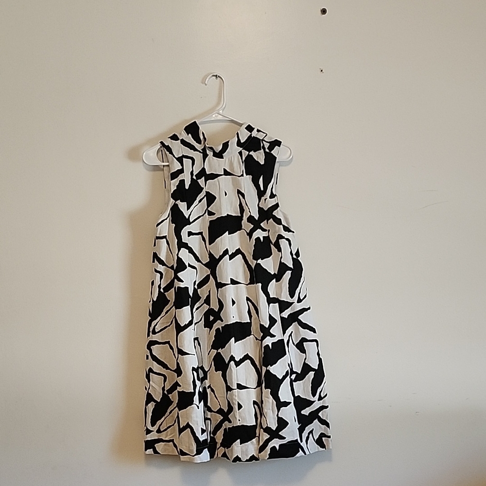 Halogen White And Black Sleeveless Fully Lined